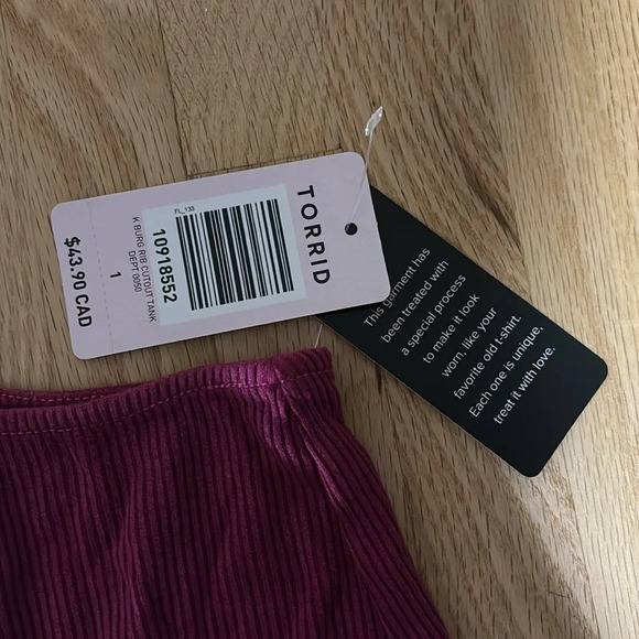 NWT torrid | key hole tank top - Picture 3 of 4